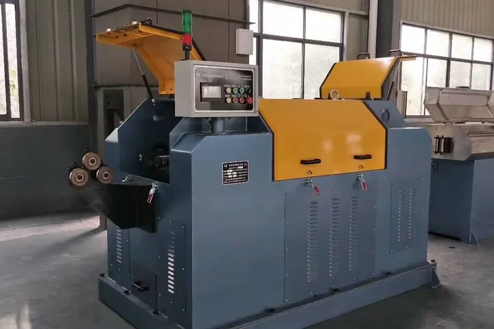 Sanding belt descaling equipment for wire preparation