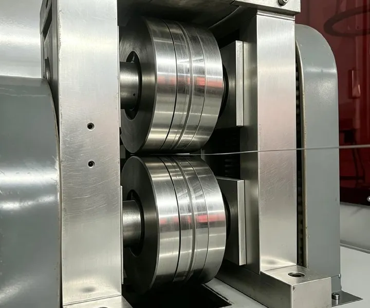 SF-180 flattening roll assembly